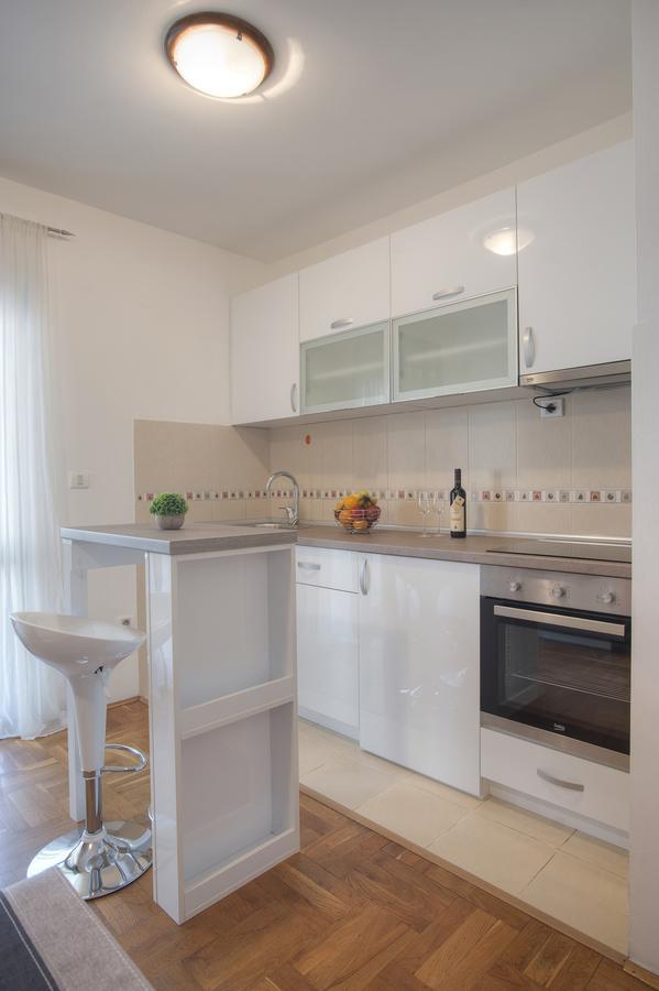 Dobrljanin Lux * Budva