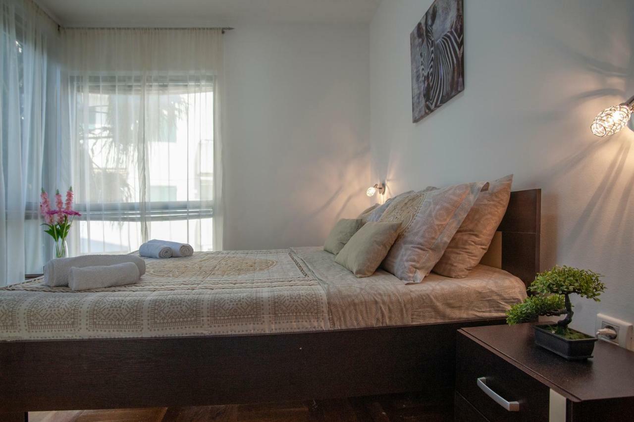 Dobrljanin Lux * Budva